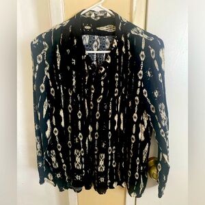 Outfitters like new top size Small